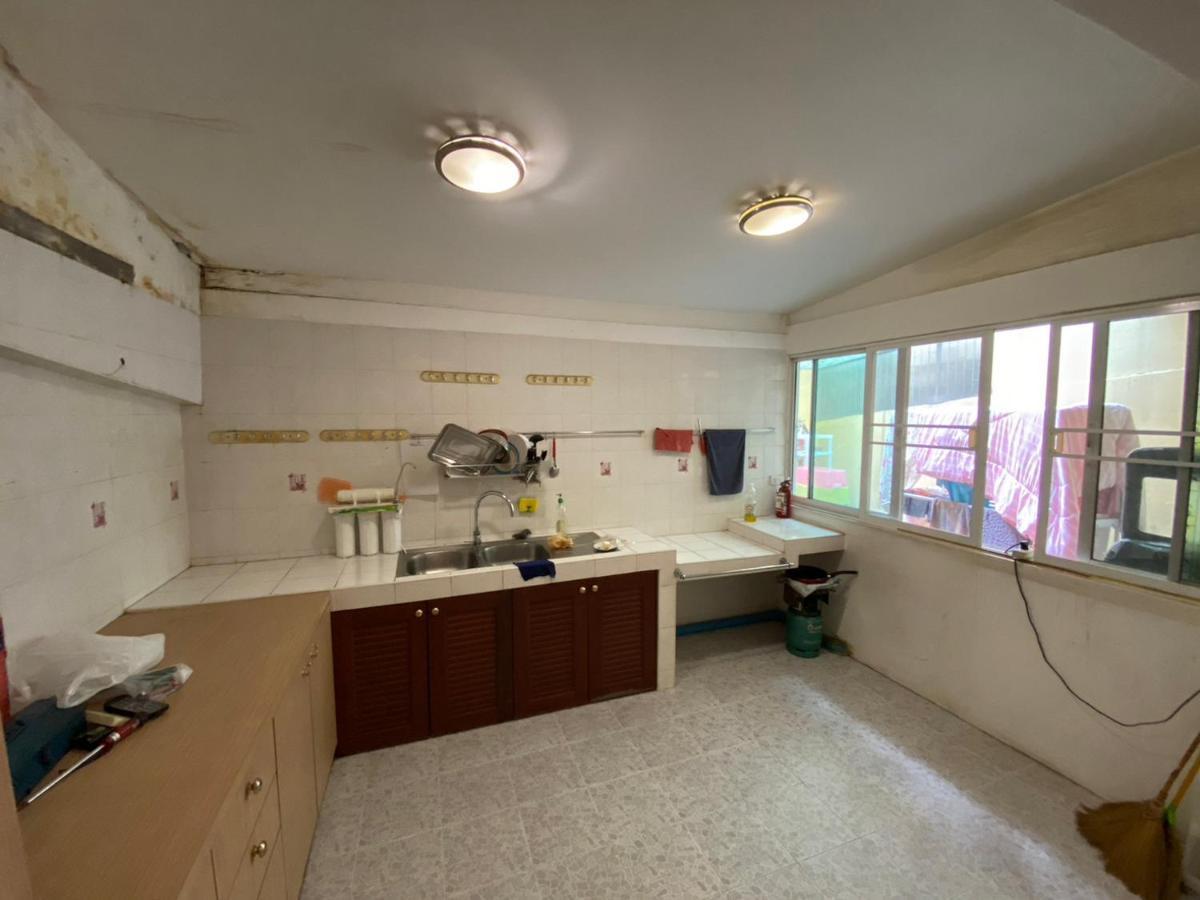 Sura Hostel Bangkok Near Mrt Phra Ram 9 Экстерьер фото