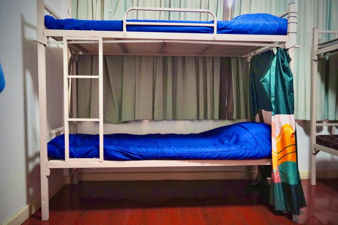 Sura Hostel Bangkok Near Mrt Phra Ram 9 Экстерьер фото