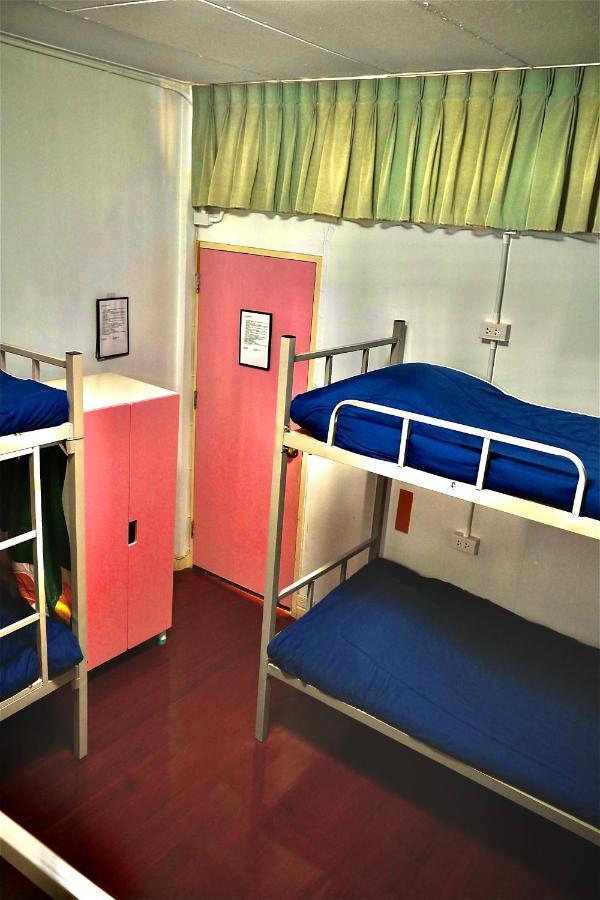 Sura Hostel Bangkok Near Mrt Phra Ram 9 Экстерьер фото