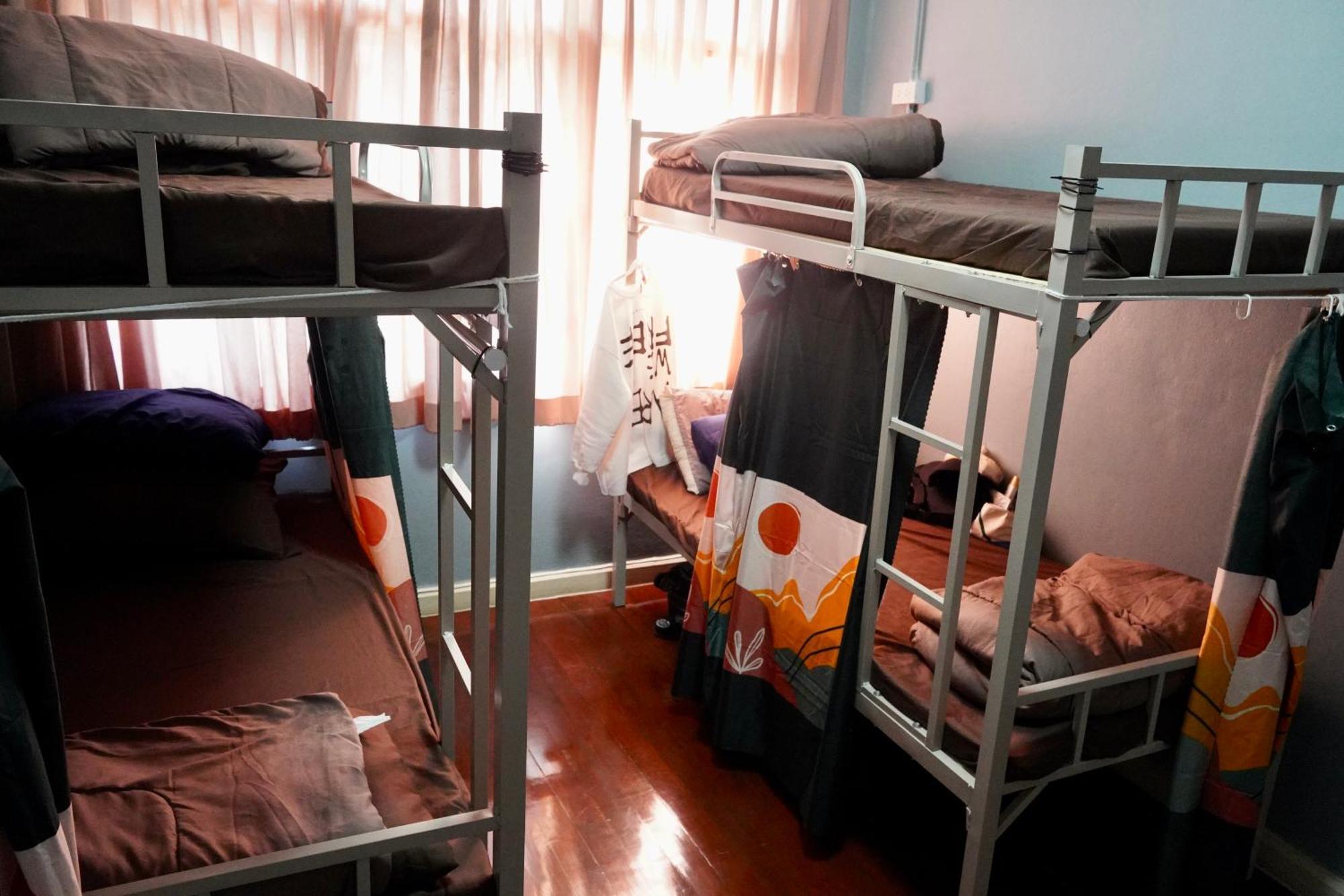 Sura Hostel Bangkok Near Mrt Phra Ram 9 Экстерьер фото
